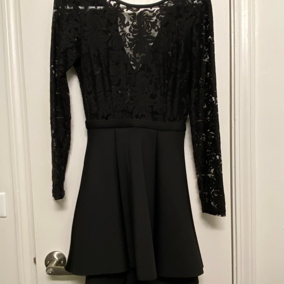 Long sleeve lace dress - Picture 1 of 1